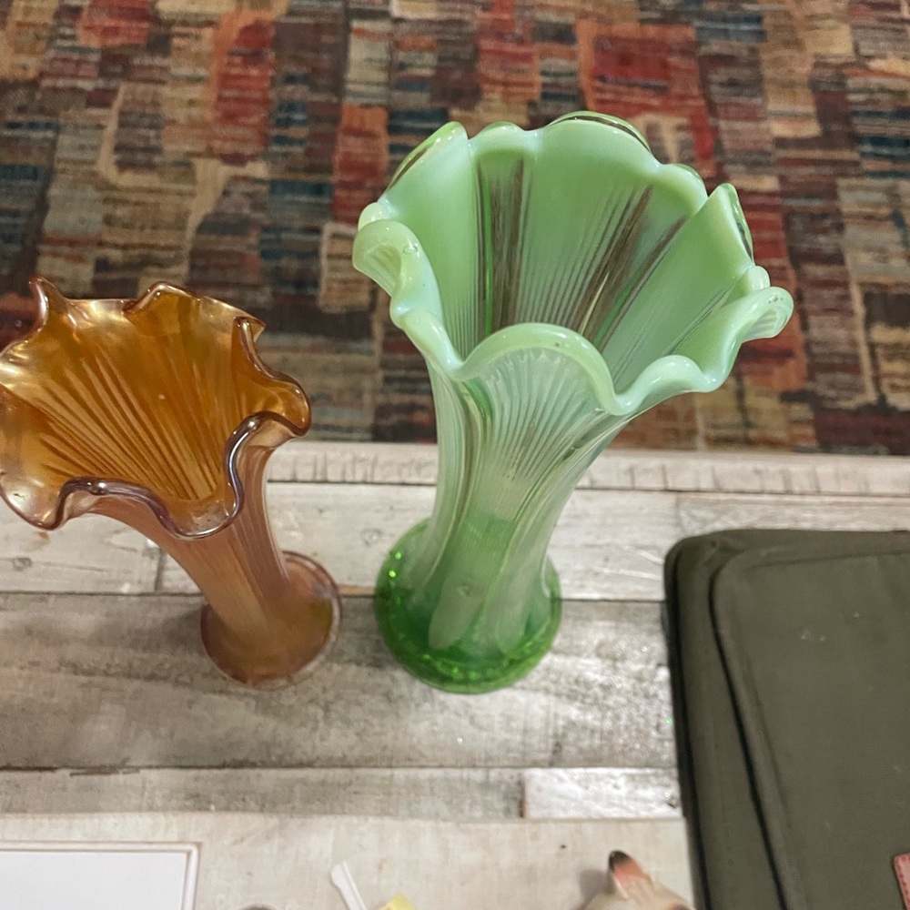 Elegant Green and Amber Glass Vase Set - Picture 3 of 3